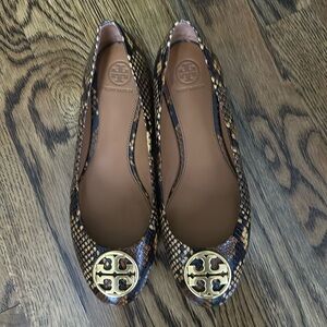 Like New Tory Burch ballet flat shoes. Mustard and brown. Worn once. No box